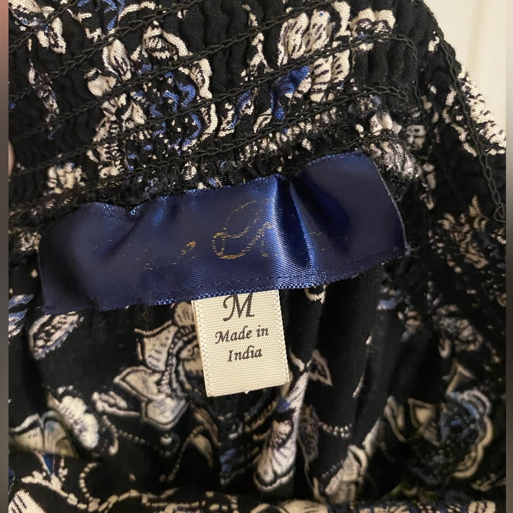 Francesca’s floral wide leg pants - Picture 5 of 7
